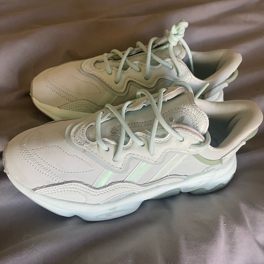 Woman’s Adidas Originals Ozweego. 
Dash Green Color 
Size 5 

WORN 3x.
